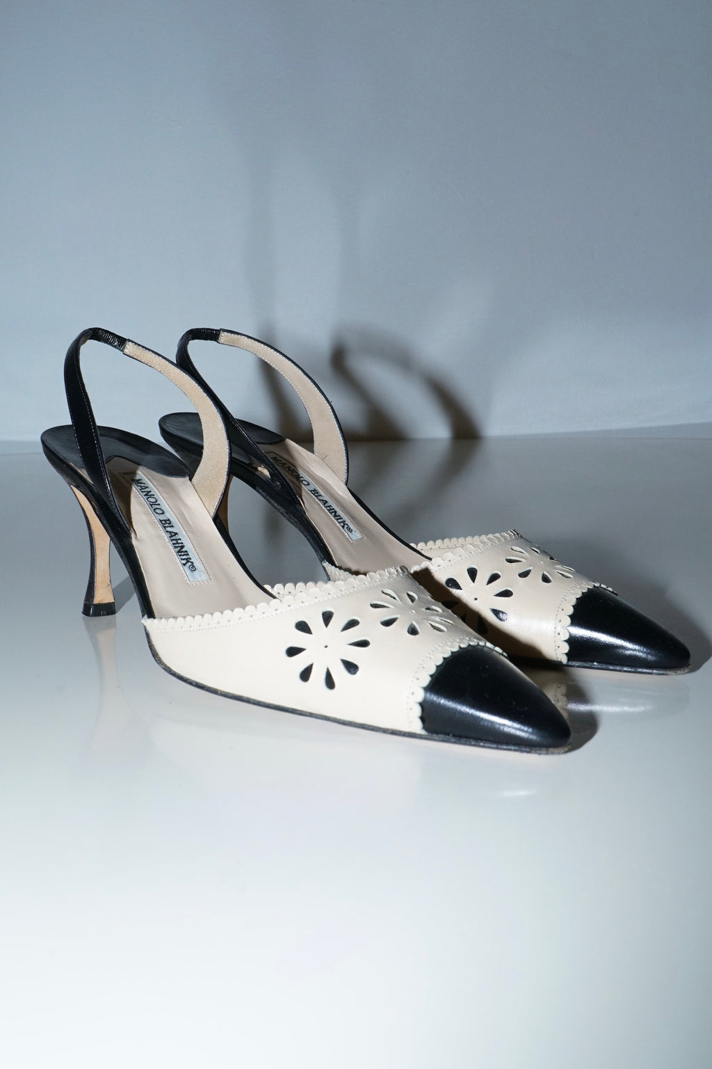 Manolo Blahnik Two Tone Leather Slingback Heels (38.5)